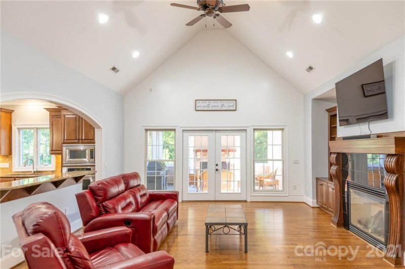 Property image 3 at 6723 Fox Ridge Circle, Davidson, NC 28036