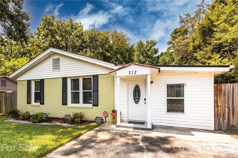 Property image 2 at 312 Leafmore Drive, Charlotte, NC 28213