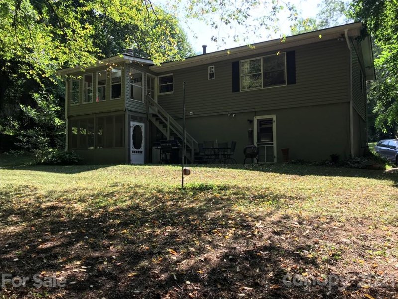 Property image 4 at 8 Tuckaway Drive, Asheville, NC 28803