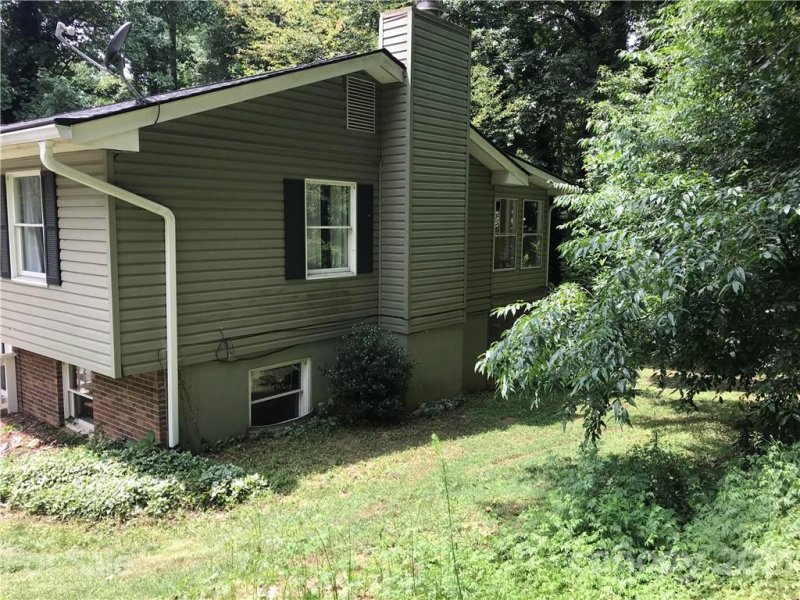 Property image 5 at 8 Tuckaway Drive, Asheville, NC 28803