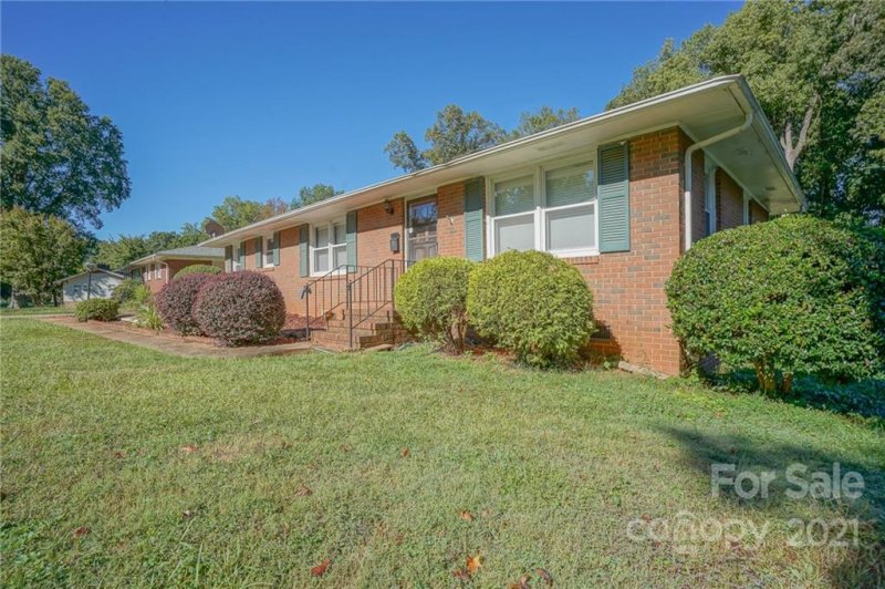 Property image 2 at 3918 Allwood Drive, Charlotte, NC 28217