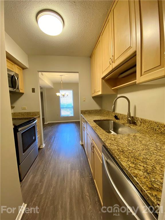 Property image 3 at 4936 Sardis Road, Charlotte, NC 28270