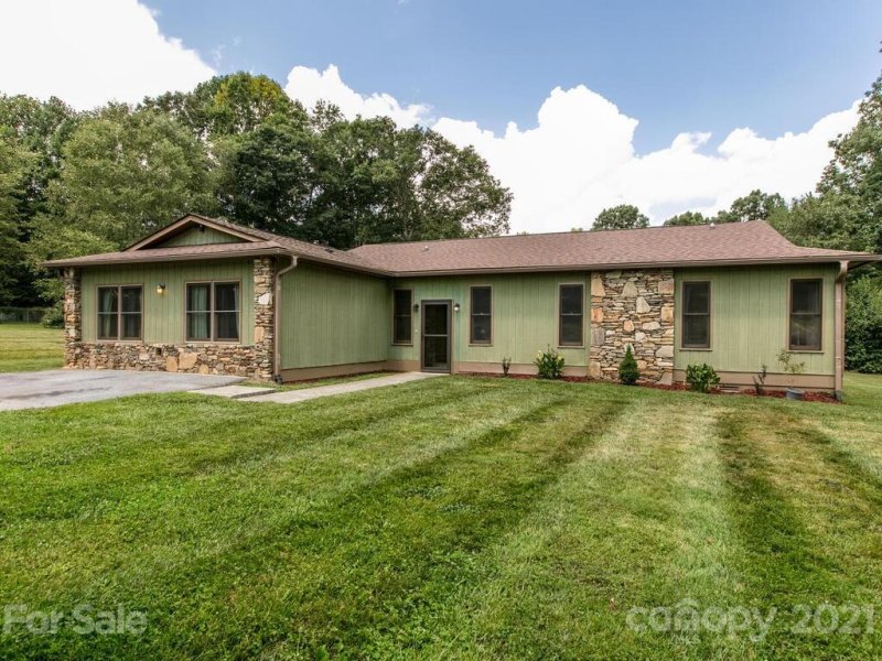 Property image 2 at 305 Melissa Way, Hendersonville, NC 28791