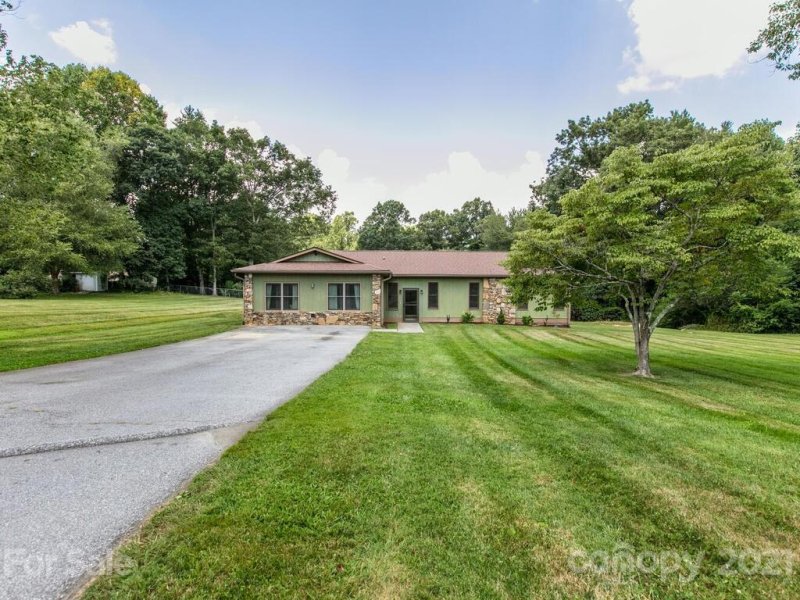 Property image 3 at 305 Melissa Way, Hendersonville, NC 28791