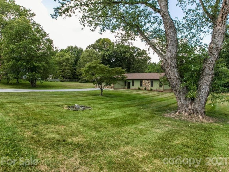 Property image 4 at 305 Melissa Way, Hendersonville, NC 28791