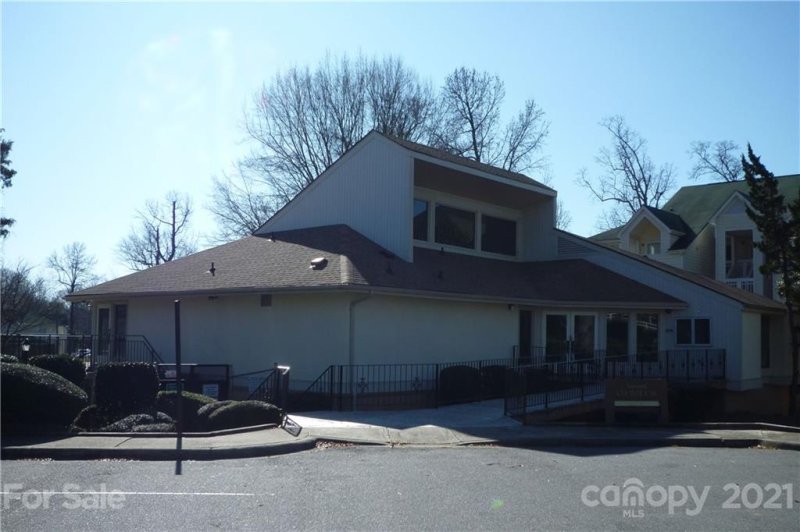 Property image 2 at 4900 Spring Lake Drive, Charlotte, NC 28212