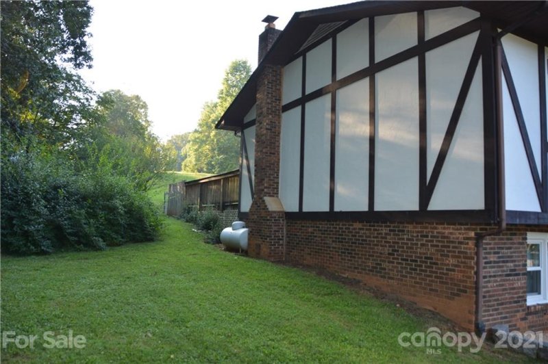 Property image 2 at 55 Lakeview Drive, Marion, NC 28752