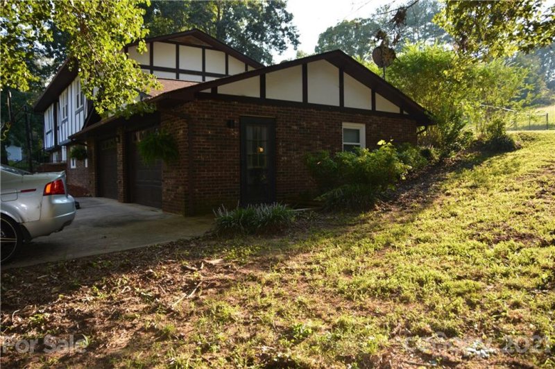 Property image 3 at 55 Lakeview Drive, Marion, NC 28752