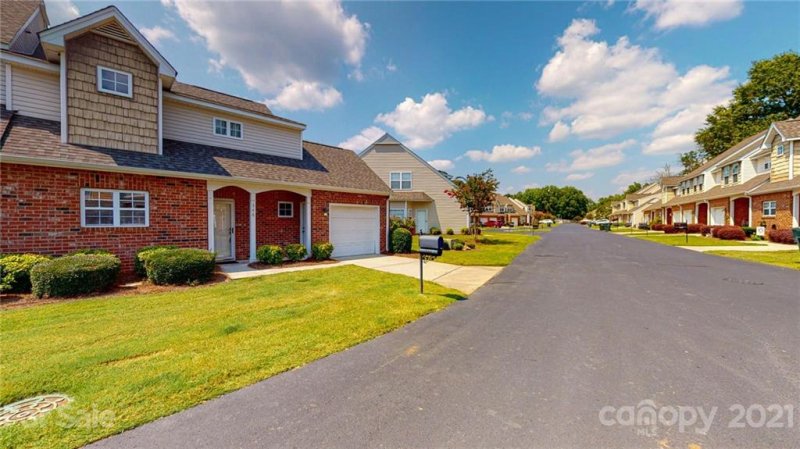 Property image 2 at 346 Valley Brook Lane, Concord, NC 28025