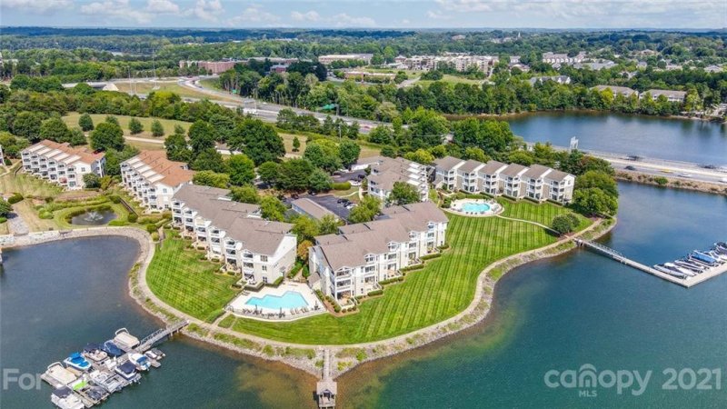 Property image 5 at 1342 Torrence Circle, Davidson, NC 28036