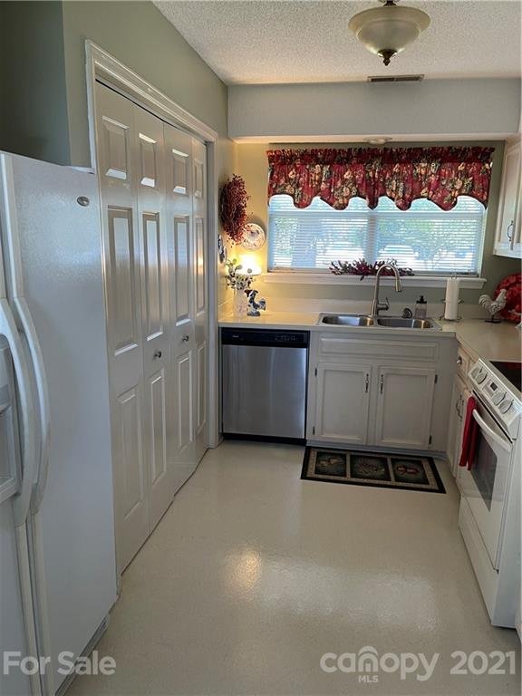 Property image 3 at 1674 Robins Nest Court, Gastonia, NC 28054