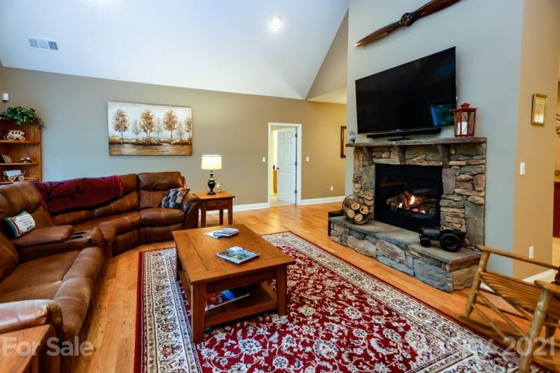 Property image 5 at 105 Twisted Birch Drive, Hendersonville, NC 28792