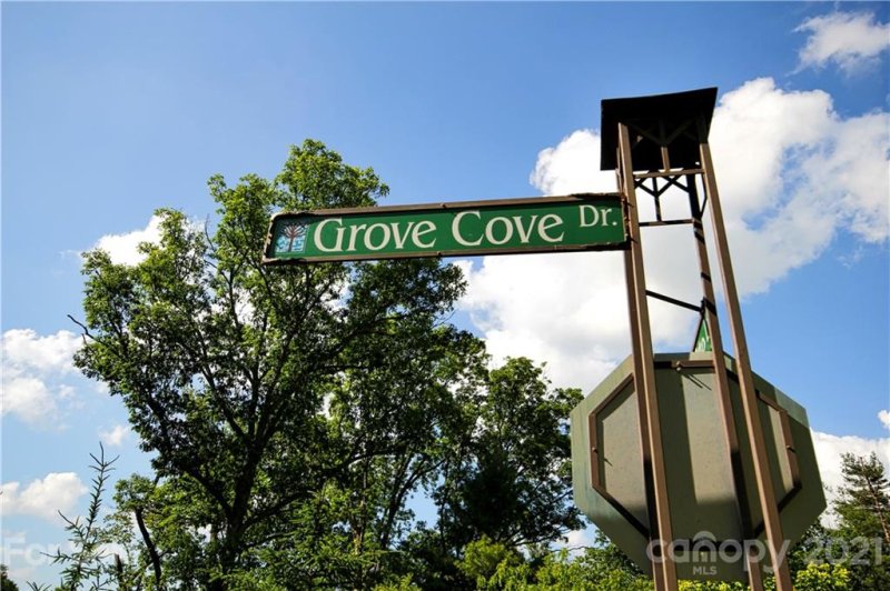 Property image 3 at 75 Grove Cove Drive, Asheville, NC 28804