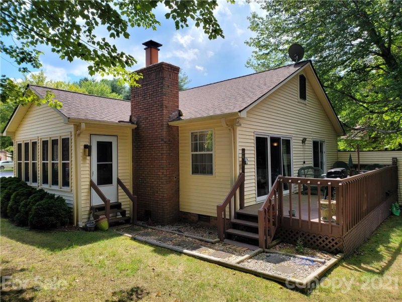 Property image 2 at 140 Exeter Court, Hendersonville, NC 28791