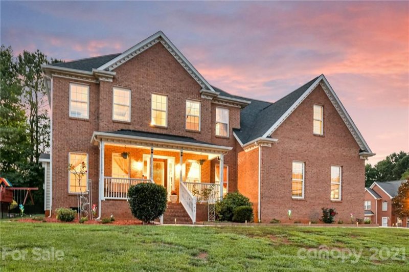 Property image 2 at 1747 Abbotsford Court, Gastonia, NC 28056