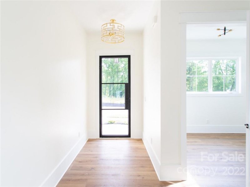 Property image 3 at 911 Laurel Creek Lane, Charlotte, NC 28211