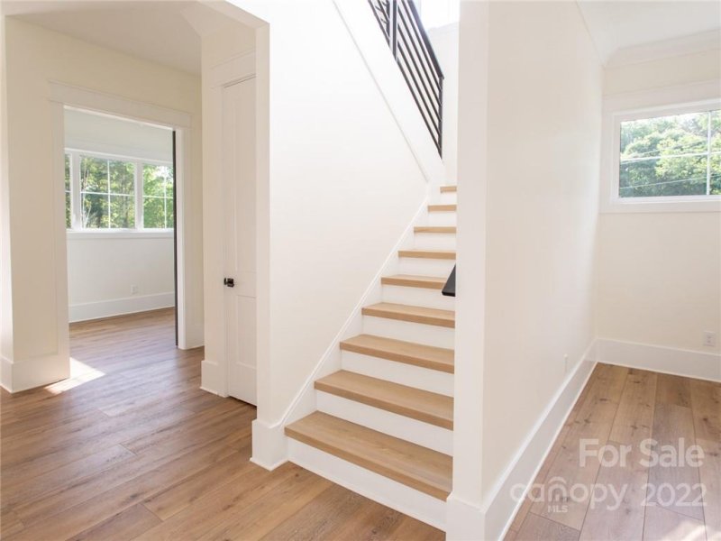 Property image 4 at 911 Laurel Creek Lane, Charlotte, NC 28211