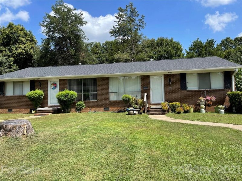 Property image 2 at 4723 Americana Avenue, Charlotte, NC 28215