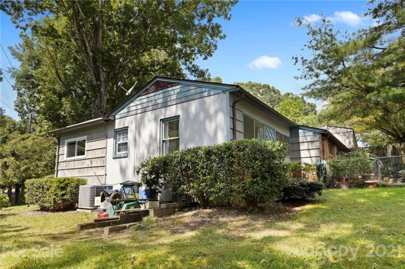Property image 3 at 201 S Oconeechee Avenue, Black Mountain, NC 28711