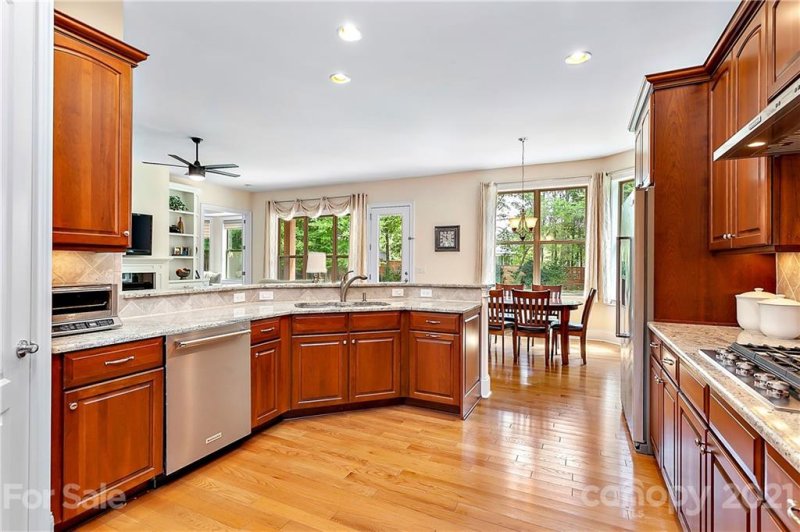 Property image 2 at 7325 Edenbridge Lane, Charlotte, NC 28226