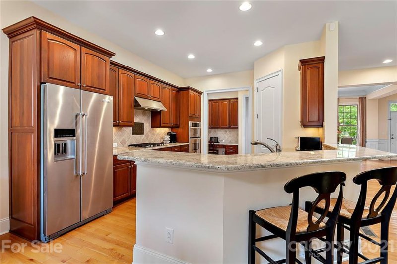 Property image 3 at 7325 Edenbridge Lane, Charlotte, NC 28226