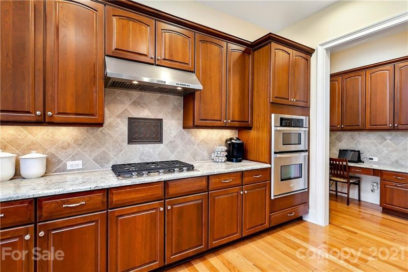 Property image 4 at 7325 Edenbridge Lane, Charlotte, NC 28226