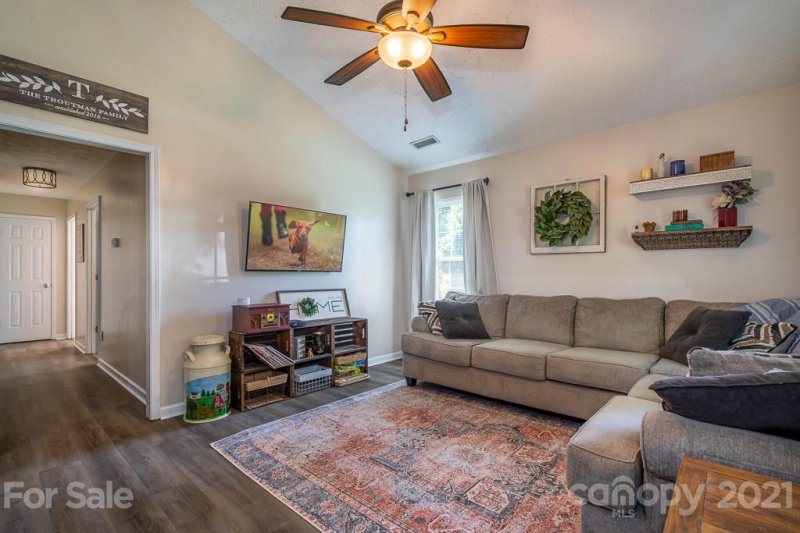 Property image 3 at 5042 Gateway Drive, Claremont, NC 28610