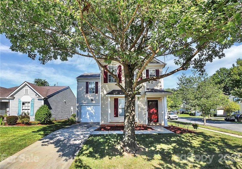 Property image 2 at 2804 Fountaingrass Lane, Charlotte, NC 28269