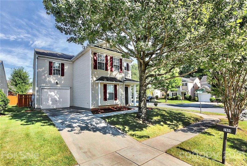 Property image 3 at 2804 Fountaingrass Lane, Charlotte, NC 28269