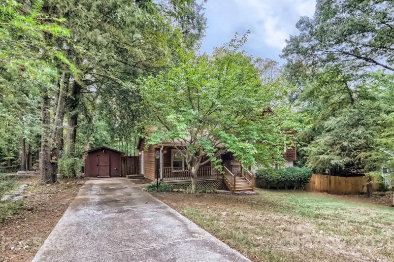 Property image 3 at 13811 Idle Drive, Matthews, NC 28105