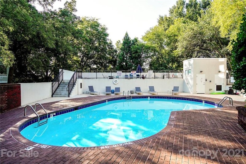 Property image 2 at 2719 Selwyn Avenue, Charlotte, NC 28209