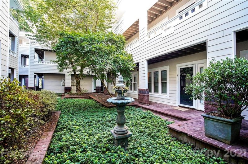 Property image 4 at 2719 Selwyn Avenue, Charlotte, NC 28209