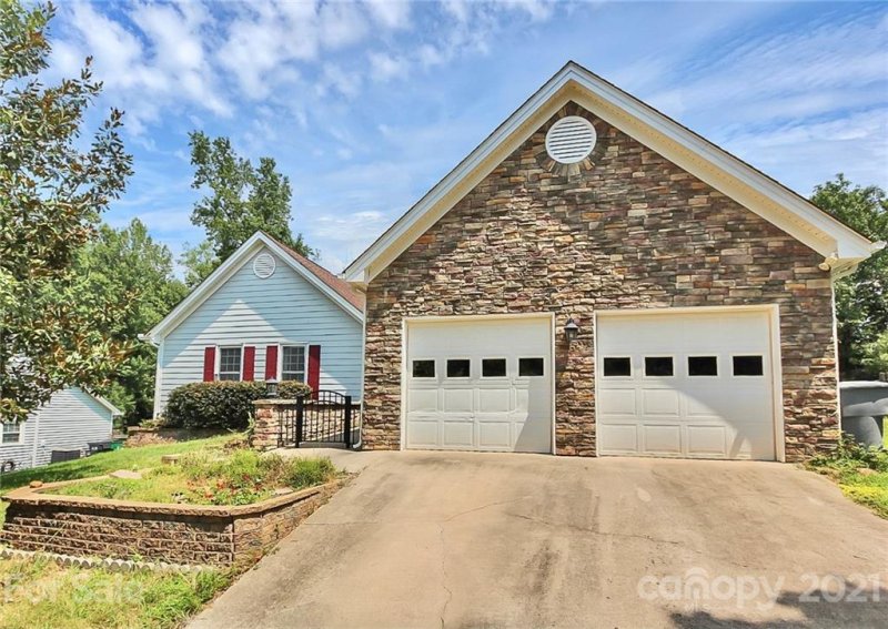 Property image 2 at 10112 Crayton Drive, Charlotte, NC 28269