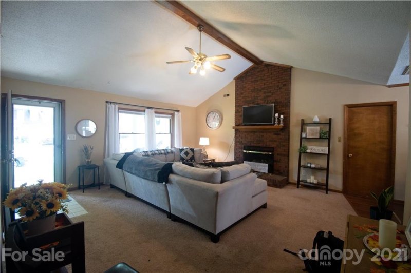 Property image 3 at 7211 Rockwood Forest Lane, Charlotte, NC 28212