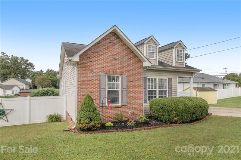 Property image 2 at 205 Pleasant Street, Belmont, NC 28012