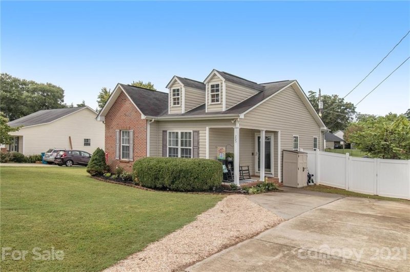 Property image 3 at 205 Pleasant Street, Belmont, NC 28012