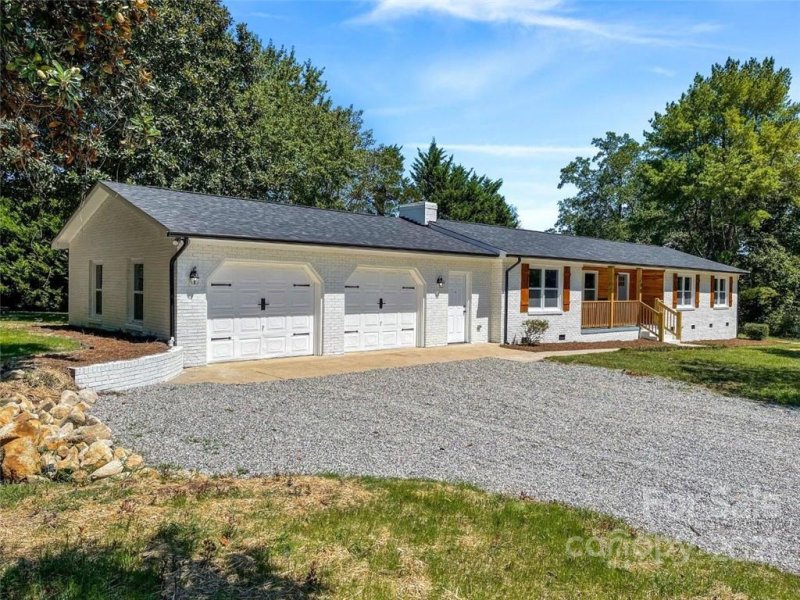 135 Rollingwood Drive