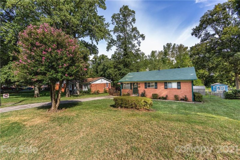 Property image 2 at 5021 Curtiswood Drive, Charlotte, NC 28213