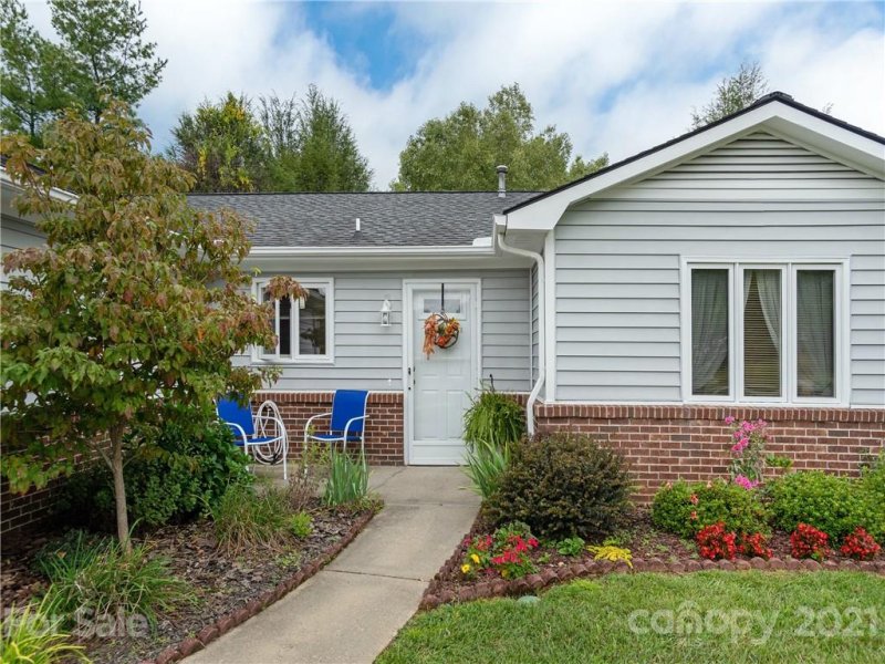 Property image 3 at 40 Doanbury Court, Hendersonville, NC 28792