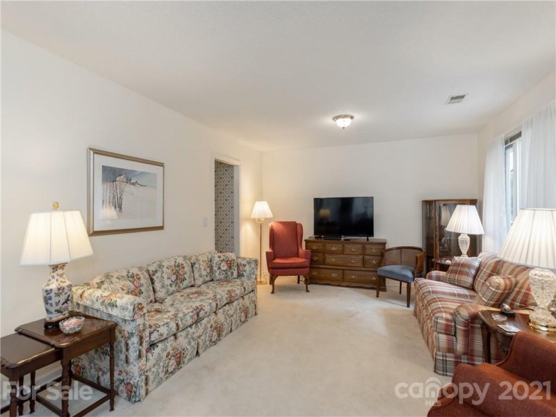 Property image 4 at 40 Doanbury Court, Hendersonville, NC 28792
