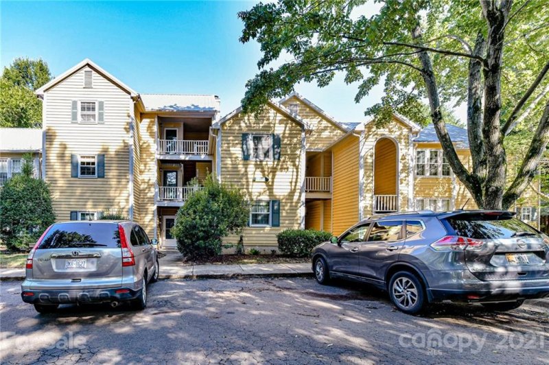 Property image 2 at 3302 Selwyn Farms Lane, Charlotte, NC 28209