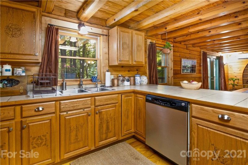 Property image 3 at 636 Old Log Road, Green Mountain, NC 28740
