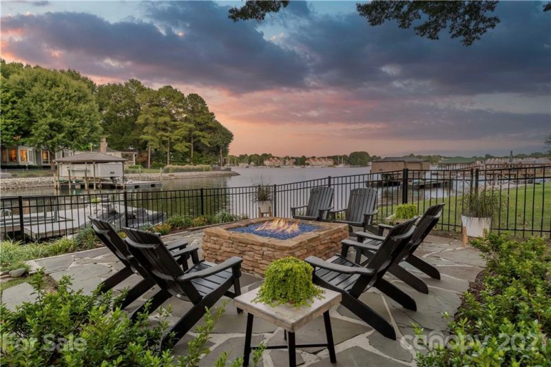 Property image 2 at 18026 Whispering Oaks Drive, Cornelius, NC 28031