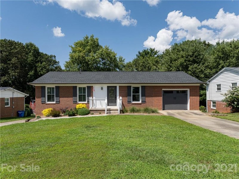 Property image 2 at 64 Starmount Drive, Asheville, NC 28806