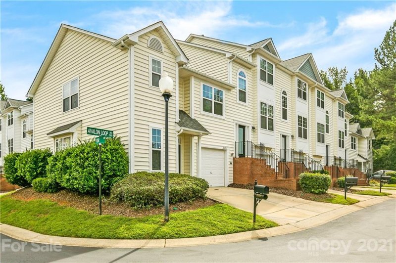 Property image 2 at 2826 Avalon Loop Road, Charlotte, NC 28269