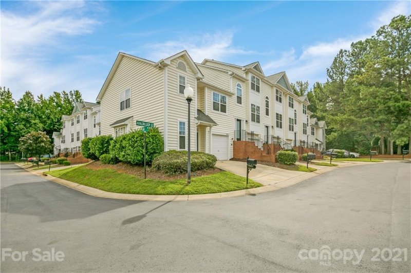 Property image 3 at 2826 Avalon Loop Road, Charlotte, NC 28269