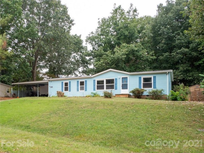 Property image 2 at 3401 Stony Brook Circle, Newton, NC 28658