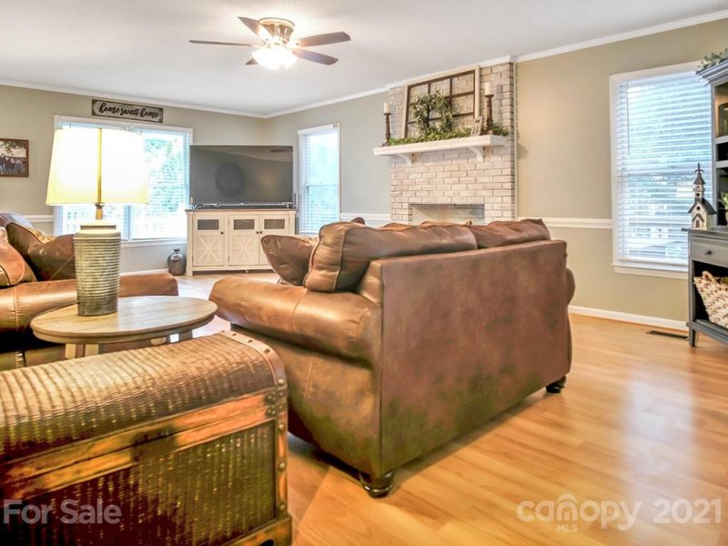 Property image 3 at 143 Crystal Brook Drive, Kings Mountain, NC 28086