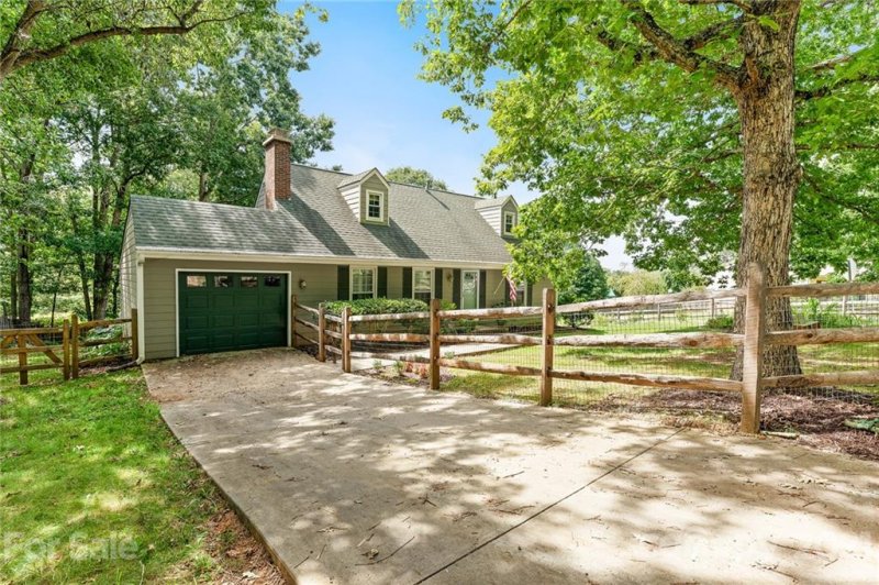 Property image 2 at 315 Heather Court, Asheville, NC 28804