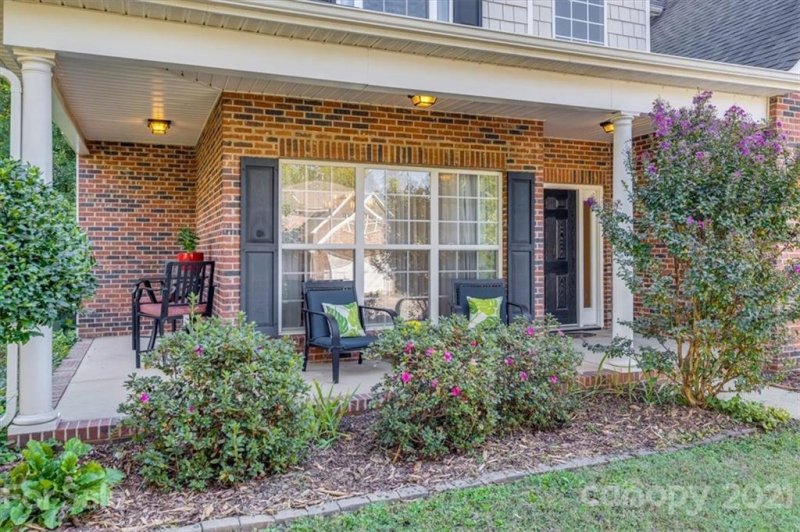 Property image 3 at 429 Elizabeth Valley Lane, Lake Wylie, SC 29710
